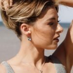 Aros Colgantes Bella con Cristal Antique Pink en Oro - Imagen 11