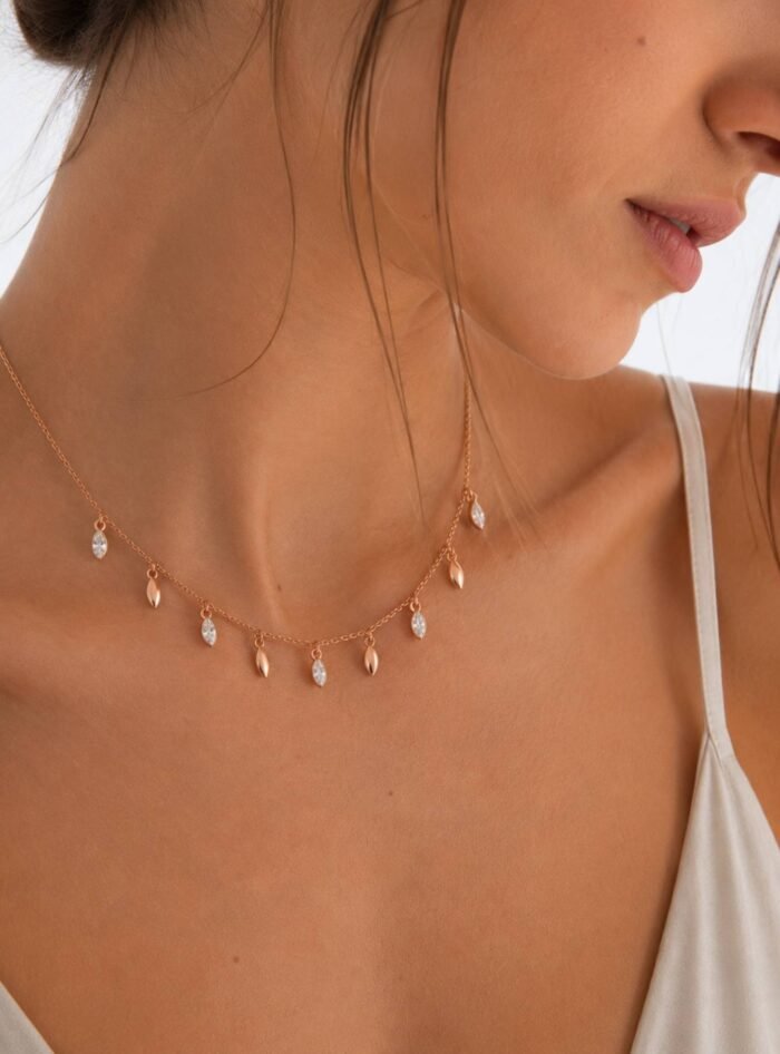 Collar Mayfly Layer con Cristales de Austria – Collar Mujer Elegante - Imagen 3