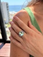 Ideal para looks casuales y modernos