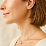 Colgante Angelical con Cristales Transparentes en Rodio - Imagen 5