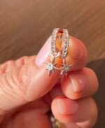 Argollas con Cristal Austriaco y Charm Estrella de Brújula en Oro Rosa - Imagen 4