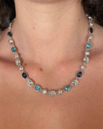 collar-festival-blue-detalle-cristales-azules