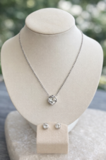 collar-asscher-detalle-cristal-transparente.