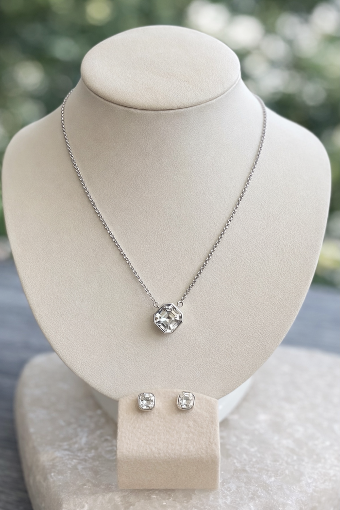 collar-asscher-detalle-cristal-transparente.