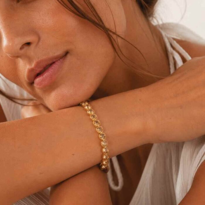 Pulsera Tenis Golden Shadow en Cristales Swarovski Bañada en Oro - Imagen 5