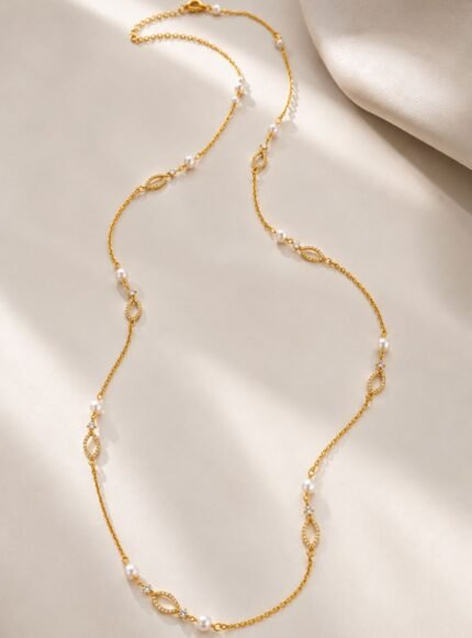 Collar-Largo-Oro-16K-con-Perlas-Blancas-y-Cristales