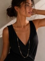 Collar-Largo-Perlas Blancas-y-Cristales-Oro– Collar-Mujer-Elegante